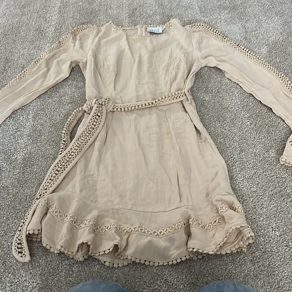 Hello Molly Linen Dress - Picture 3 of 3